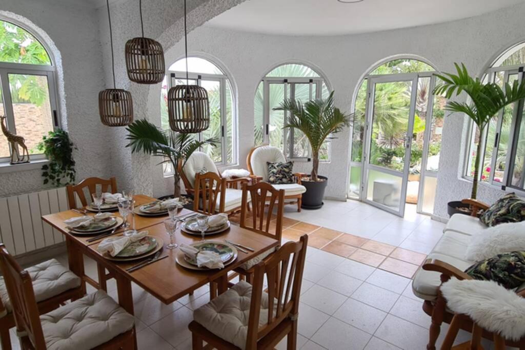 Tropical Paradise Villa In Torrevieja Exterior photo