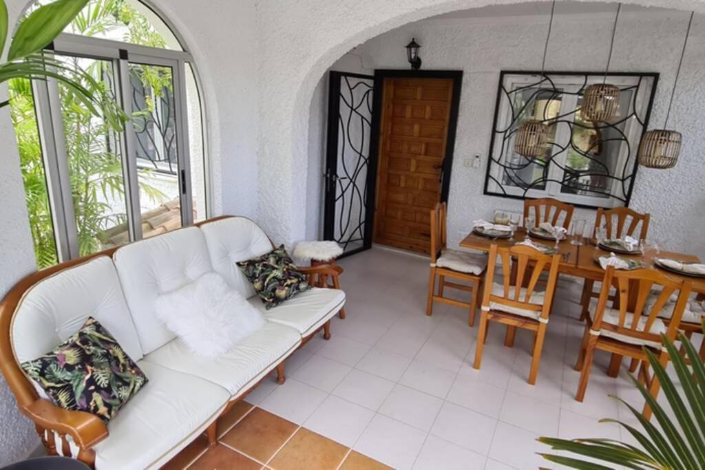 Tropical Paradise Villa In Torrevieja Exterior photo